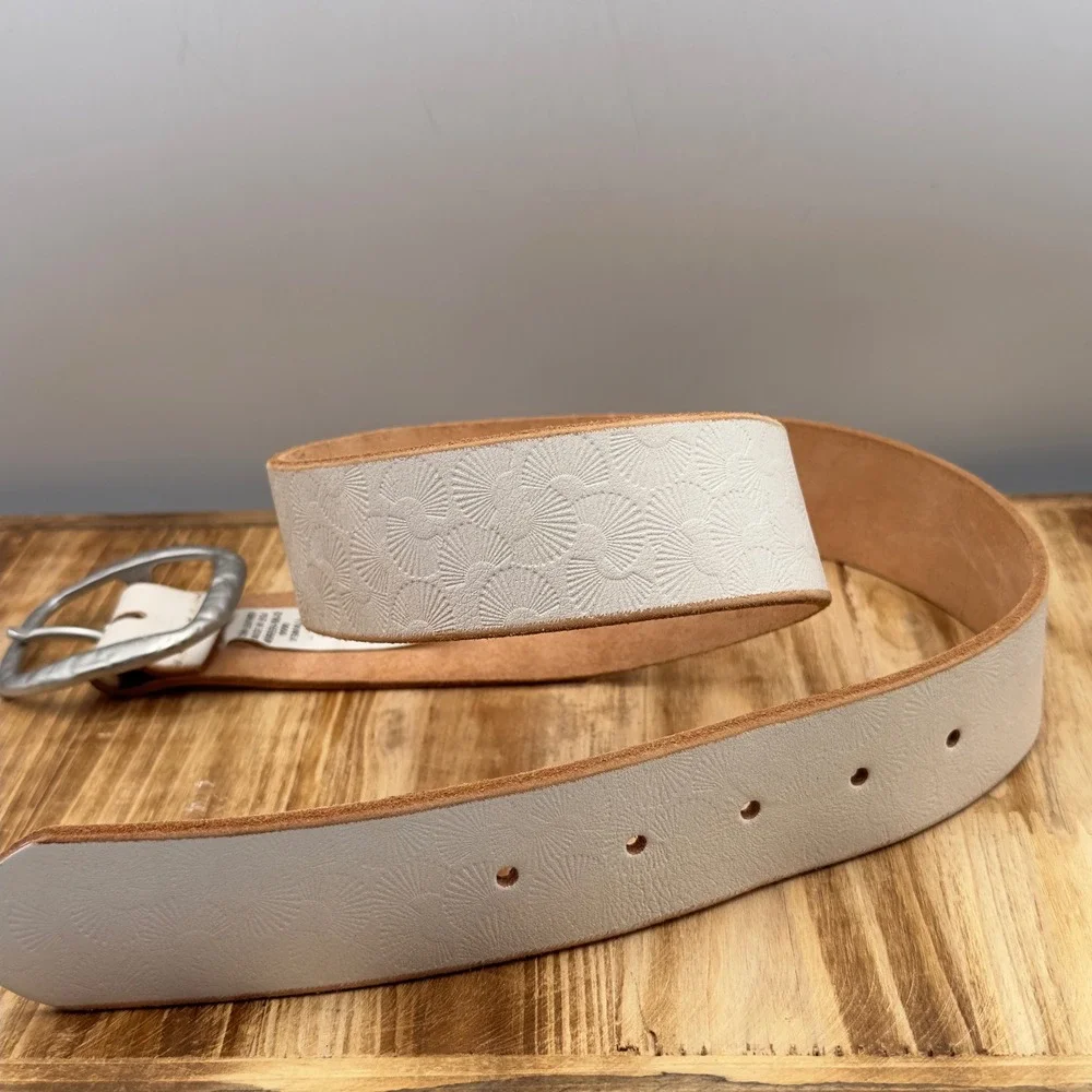 Gap 1969 Belt White Embossed Leather Hammered Buckle USA XS Coastal Western